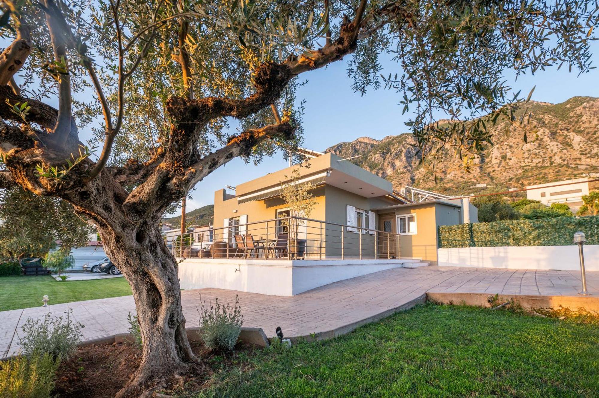 Thea Seaview Luxury Living Villa Kalamáta Kültér fotó