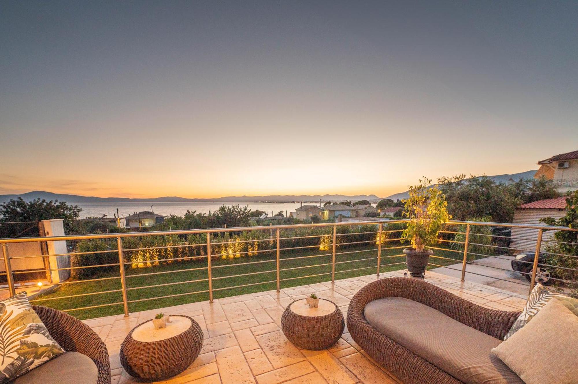 Thea Seaview Luxury Living Villa Kalamáta Kültér fotó