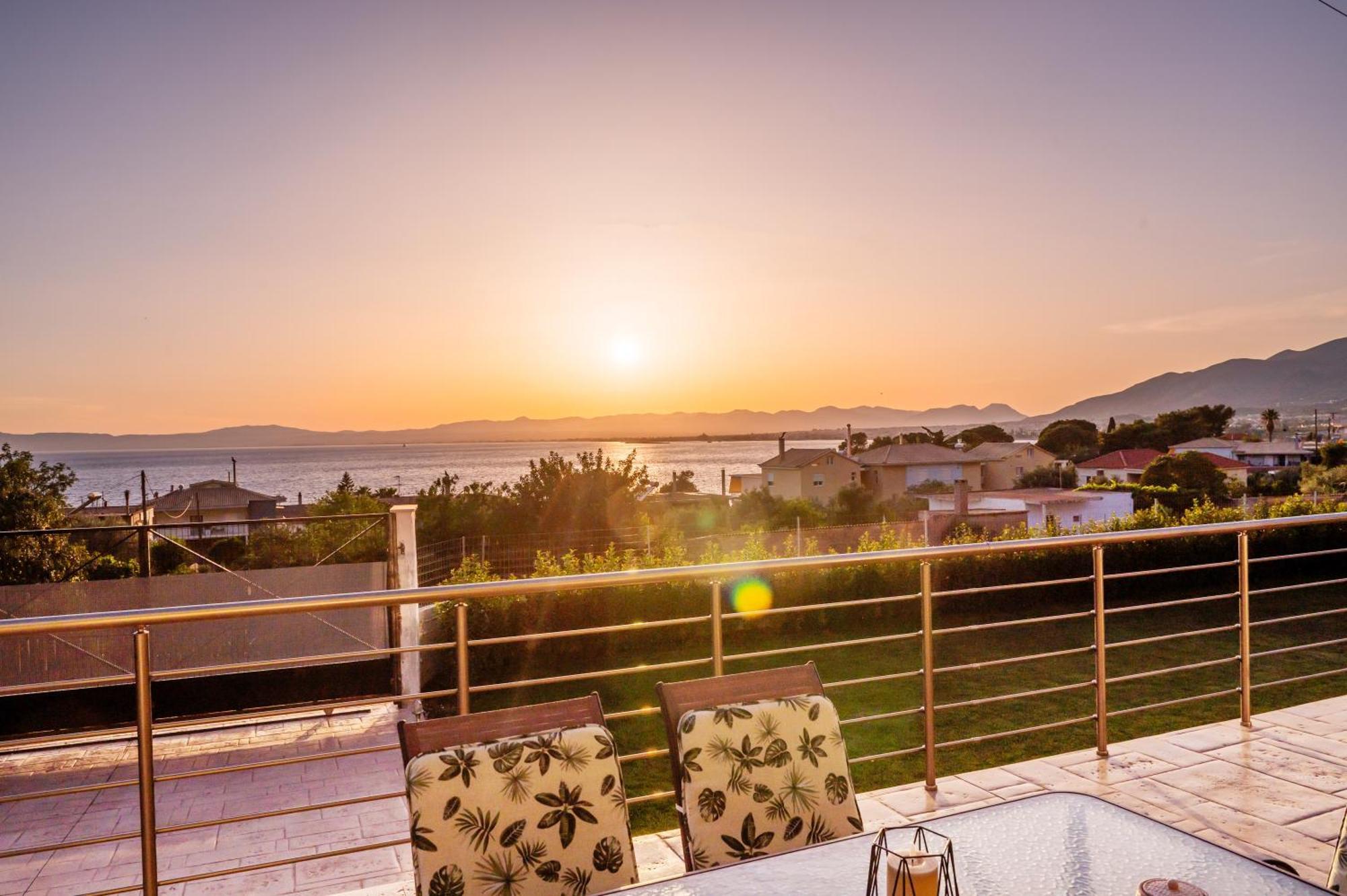 Thea Seaview Luxury Living Villa Kalamáta Kültér fotó
