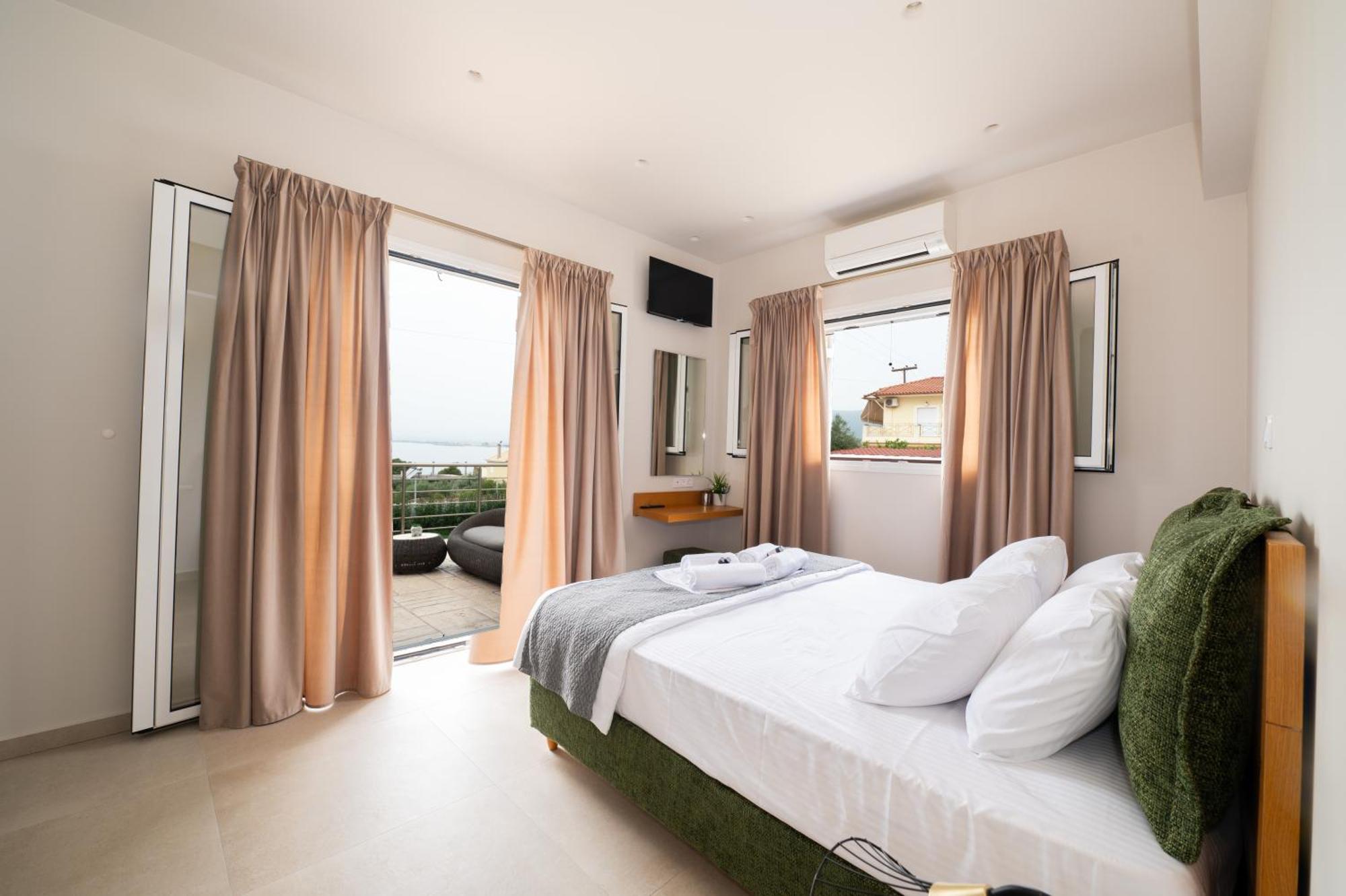 Thea Seaview Luxury Living Villa Kalamáta Kültér fotó